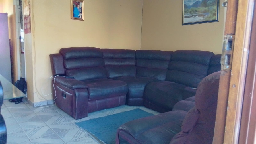 To Let 1 Bedroom Property for Rent in Tlhabane West North West